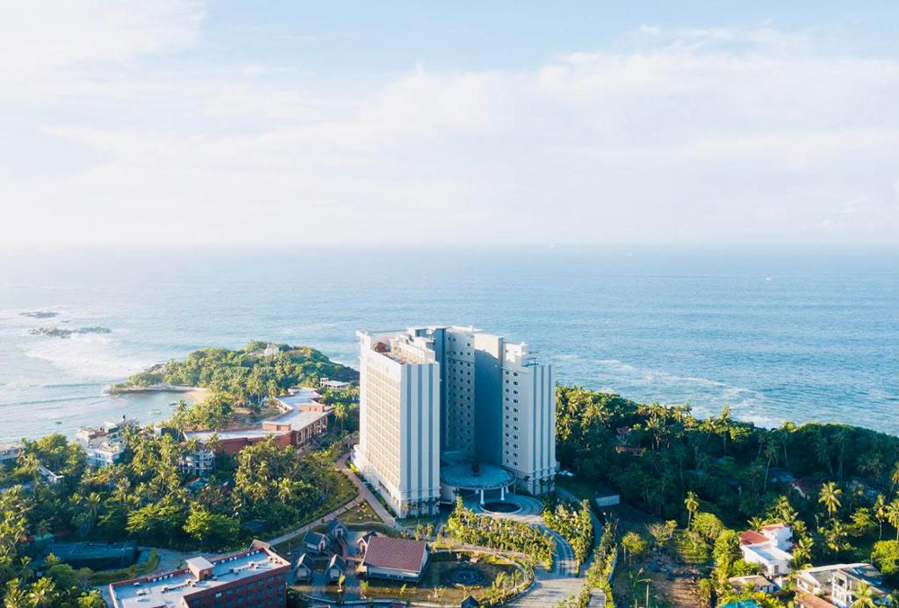 Отель Araliya Beach Resort